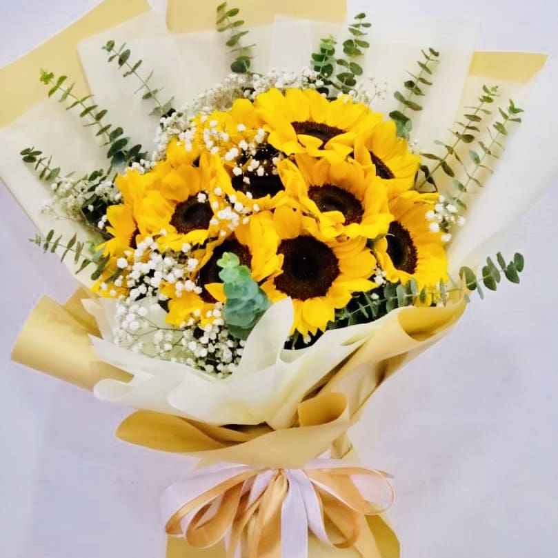 Sunflower Hand Bouquet with Special Wrapping sunflower hand bouquet