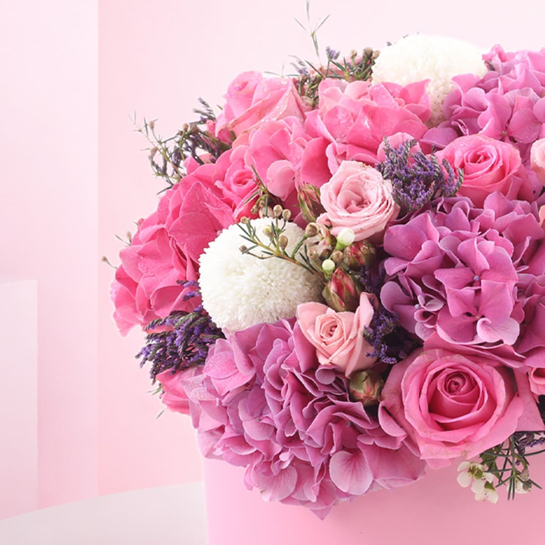 box-of-pink-lavish-flowers-2026_02