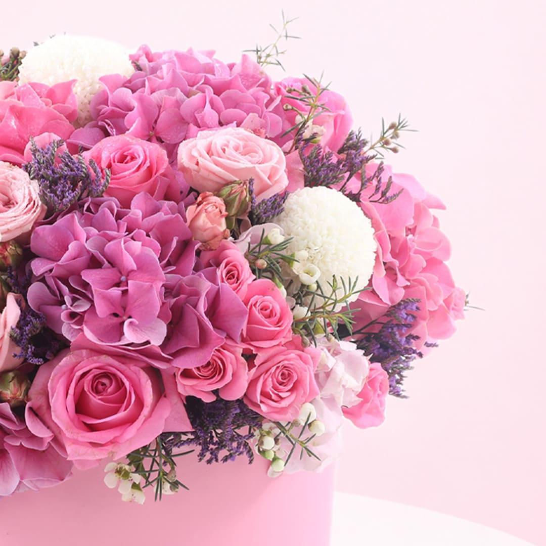 box-of-pink-lavish-flowers-2026_03