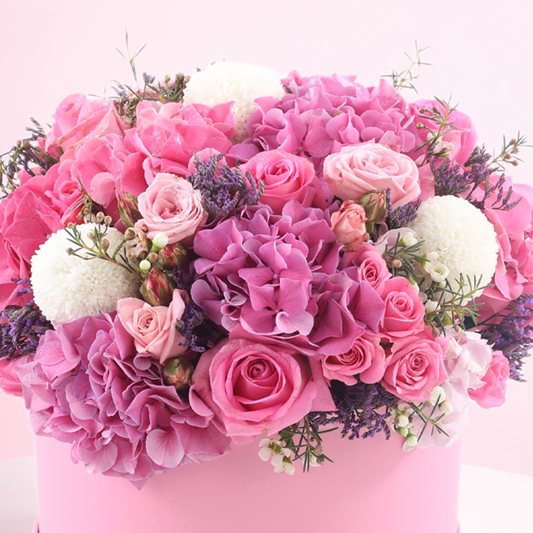 box-of-pink-lavish-flowers-2026_04