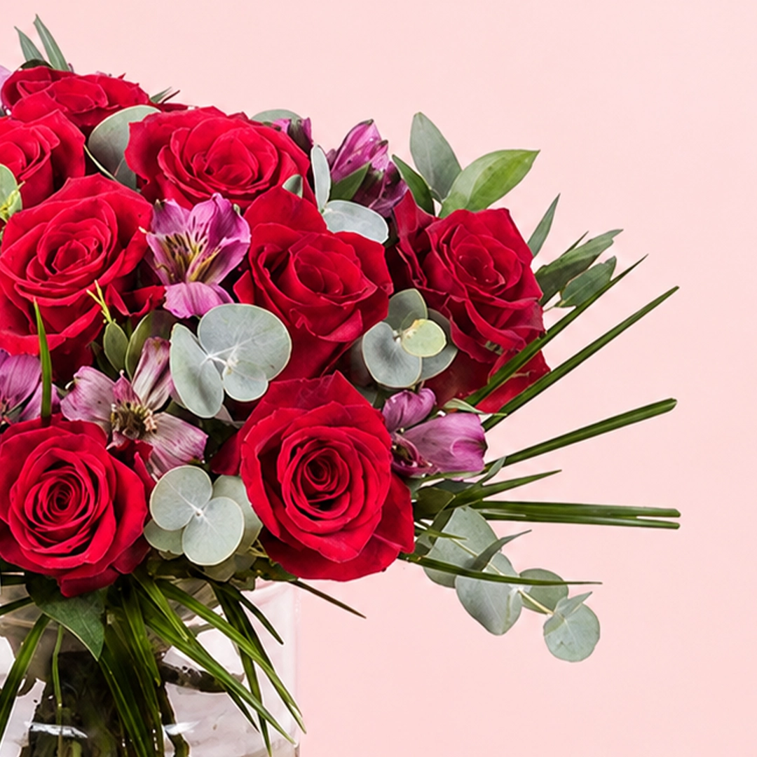 dazzling-romance-of-red-roses-in-vase_2026_03
