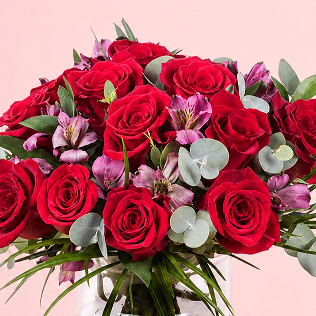 dazzling-romance-of-red-roses-in-vase_2026_04