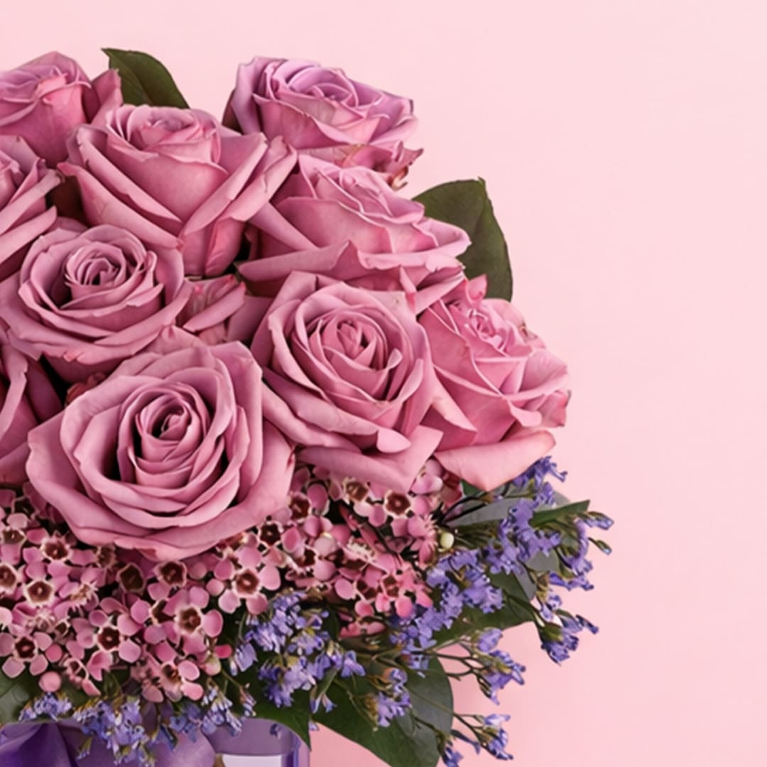lavender-love-rose-in-designer-vase-2026_03