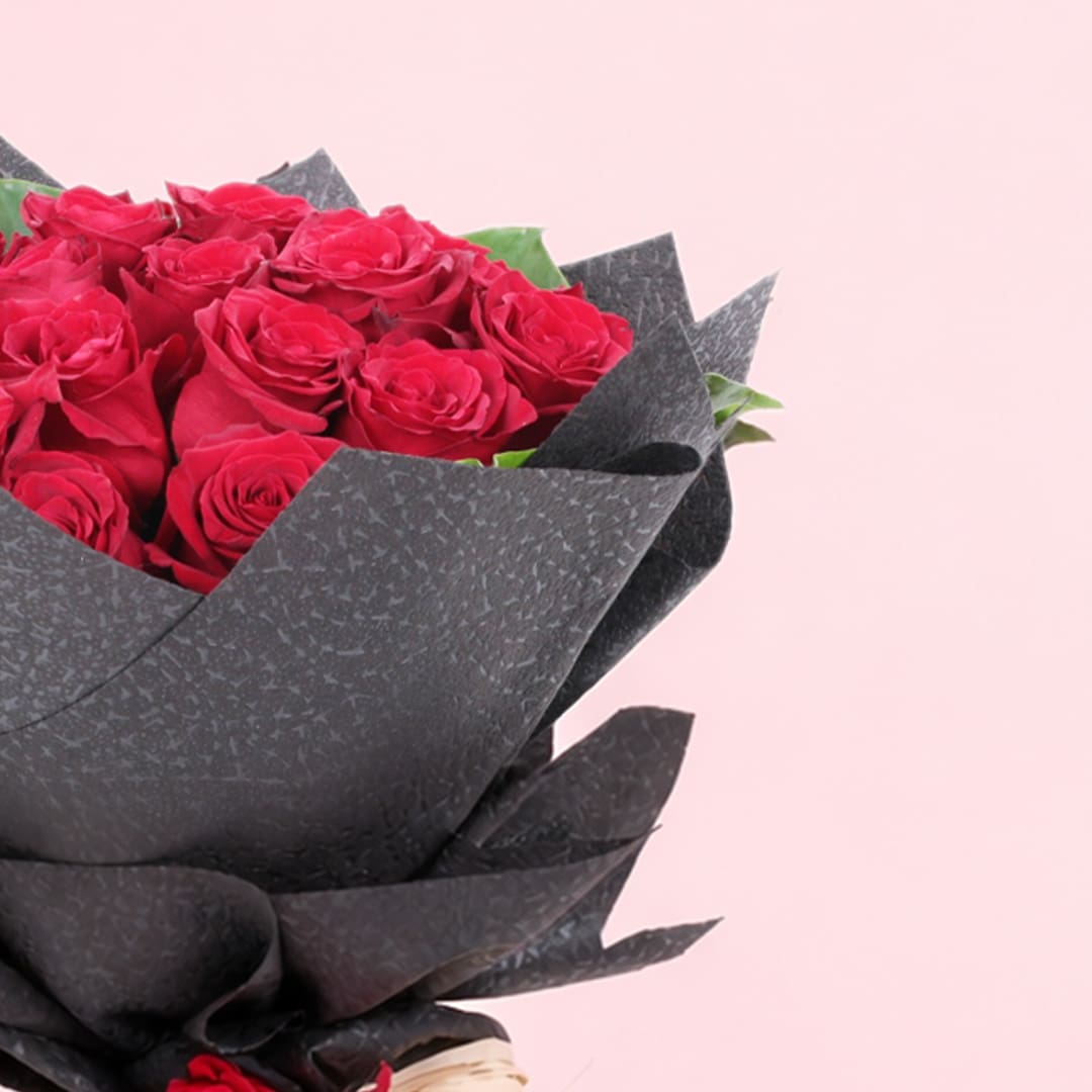 red-rose-in-black-wrap-2026_03
