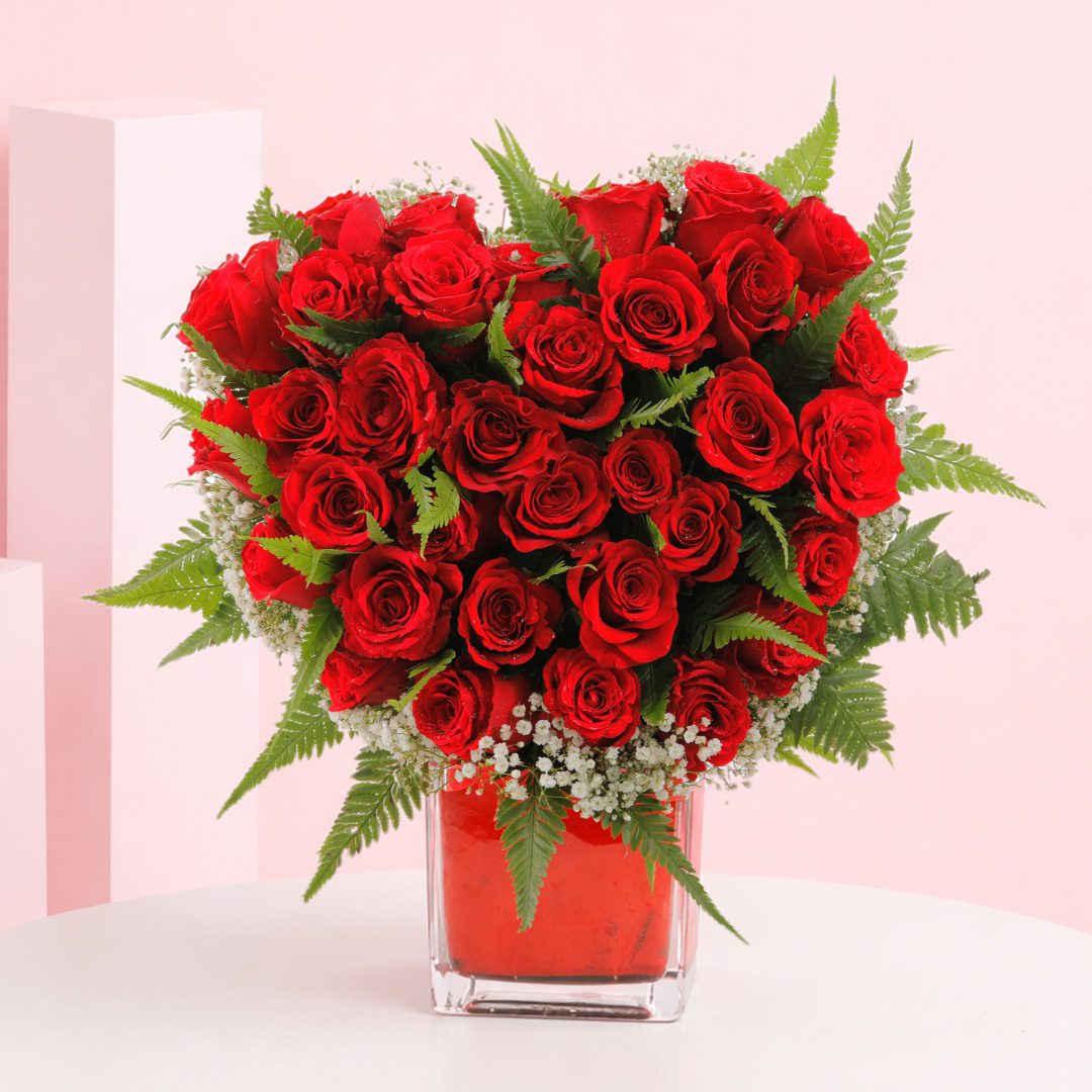precious-heart-2026 Elegant floral arrangement featuring 30 roses, baby’s breath, and seasonal greenery for a charming display.