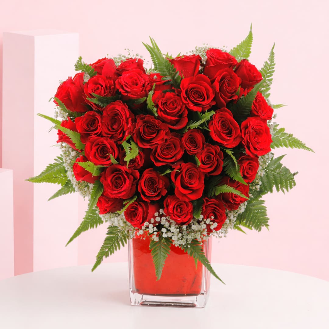 precious-heart-2026 Elegant floral arrangement featuring 30 roses, baby’s breath, and seasonal greenery for a charming display.