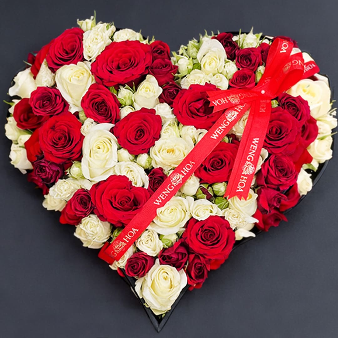 red-and-white-rose-heart-arrangement-2026_04