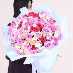 Experience the charm of Wenghoa’s Mixed Roses Bouquets. Order now and enjoy the convenience of the best flower delivery in KL.