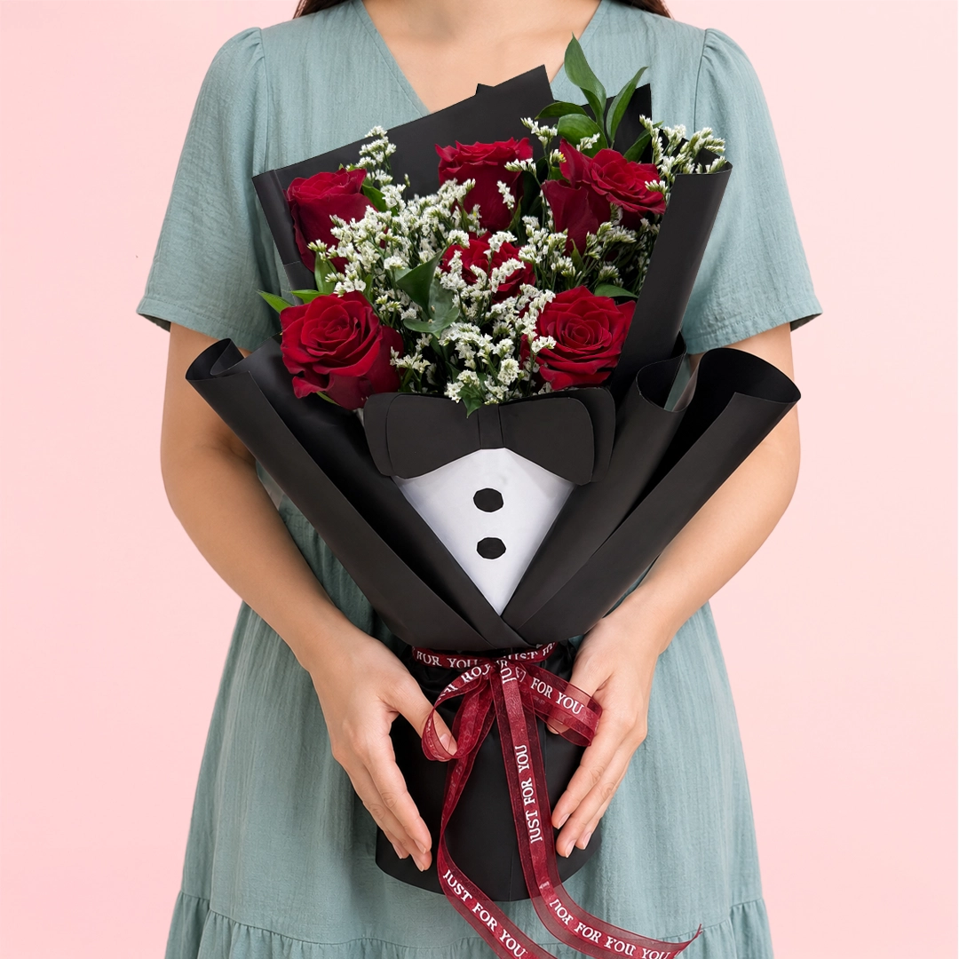 best-dad-ever-bouquet Best Dad Ever Bouquet featuring fresh red roses, baby’s breath, and ruscus leaves arranged in an elegant floral design for Father's Day and appreciation gifting.