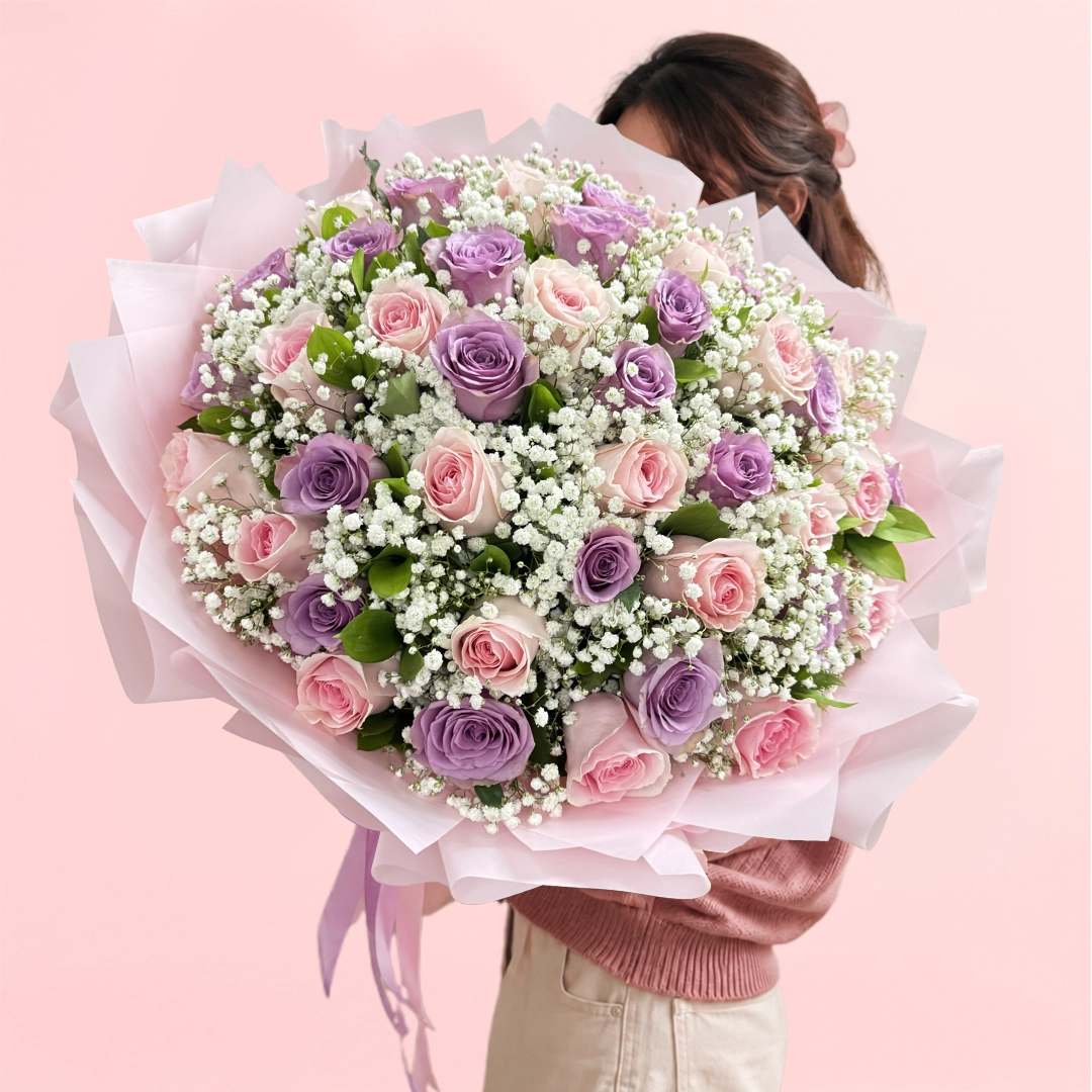 lilac-pink-rose-bouquet_2026_01 50 pink and lilac roses bouquet with baby’s breath wrapped in pastel pink paper
