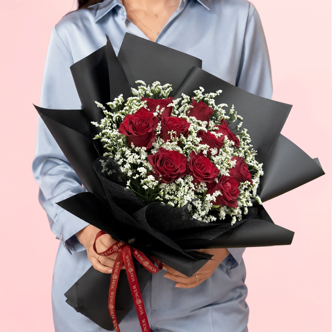 passionate-red-rose-bouquet Passionate Red Rose Bouquet featuring fresh red roses and delicate gypsophila elegantly arranged in a sophisticated black wrapping.