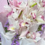 5-dual-tone-cymbidium-orchid-bouquet_04