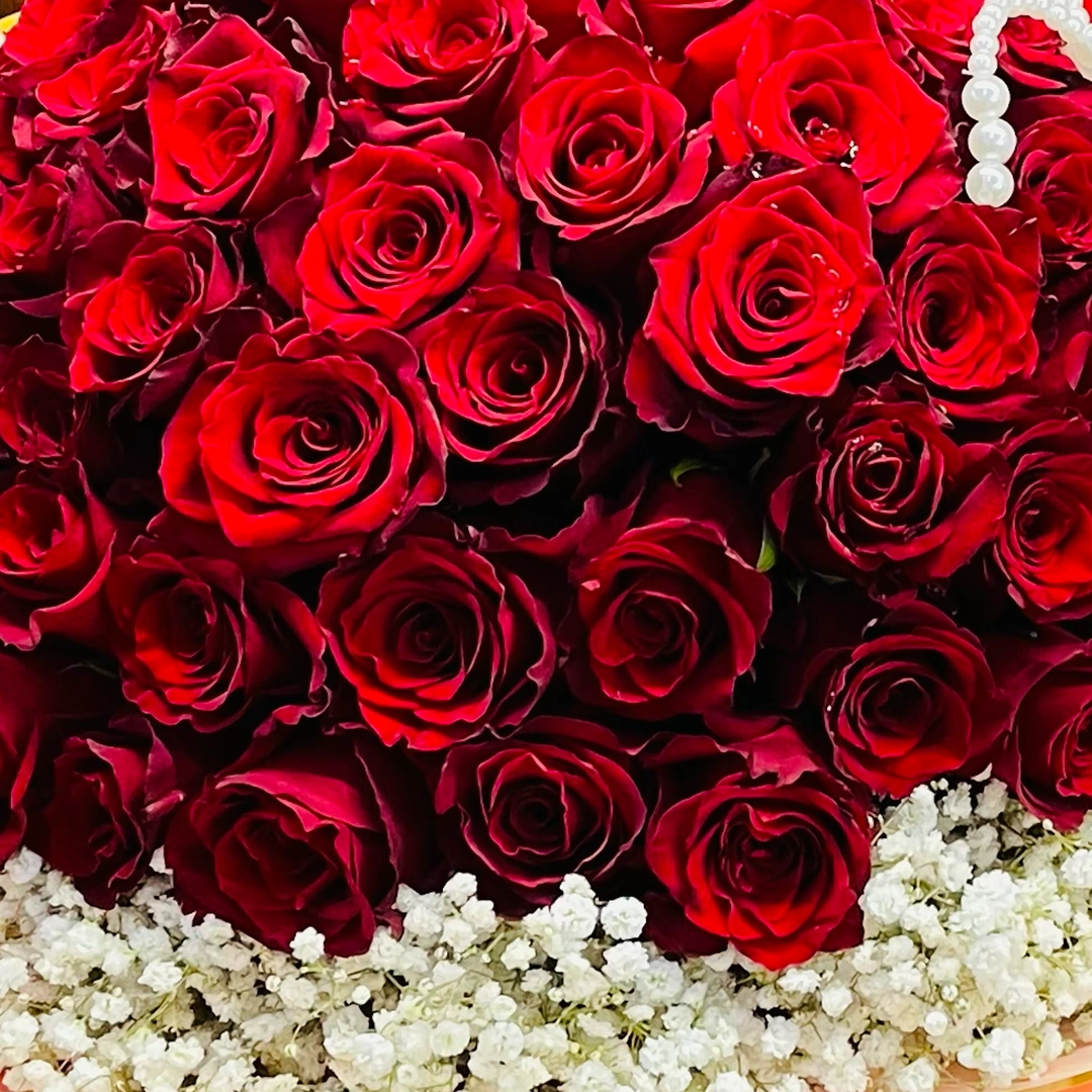 83-red-roses-love-bouquet_04