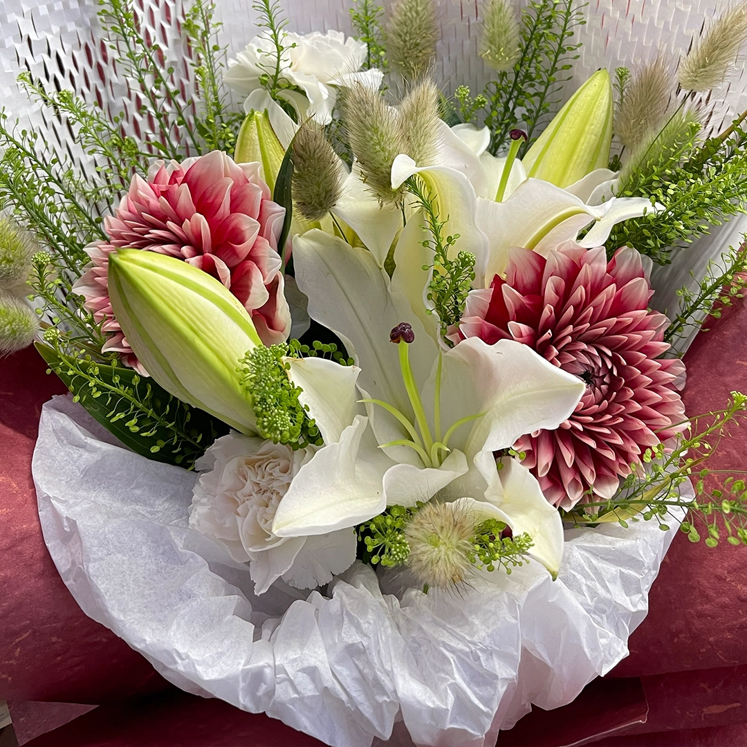 white-lilies-bloom-story_04